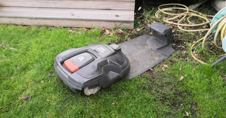 mon robot husqvarna ne quitte pas sa base